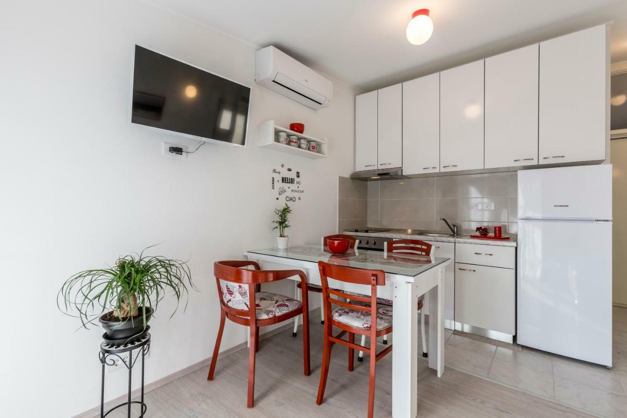 Apartment Taja, Cijela Kuca I Vrt Samo Za Vas สปลิท ภายนอก รูปภาพ
